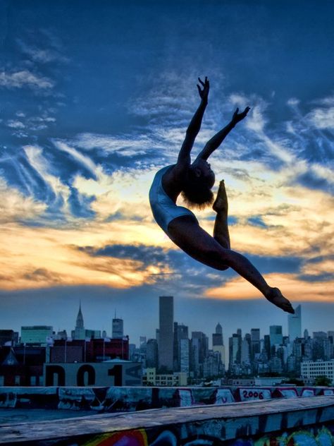 Dancer in flight above the city lights! Alvin Ailey, Dance Like No One Is Watching, Dance Movement, Dance Theater, The Dancer, Dance Routines, Dance Photos, Dance Life, Dance Art