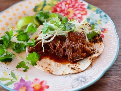 Get Braised Beef and Red Chiles Recipe from Food Network Red Chili Recipes, Pioneer Woman Dishes, Dishes Recipe, Beef Chuck Roast, Pioneer Woman Recipes, Comfort Dishes, Braised Beef, Ree Drummond, Chuck Roast