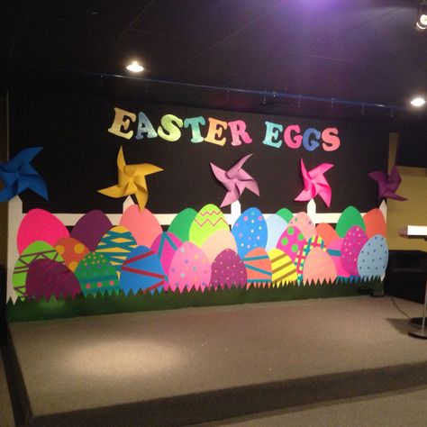 Easter stage for kids church completely made with poster board. Easter Backdrop Ideas, Easter Kids Church, Easter Classroom Decorations, Bunny Breakfast, Jam Ideas, Kids Church Decor, Easter Backdrop, Easter Classroom, Daycare Decor