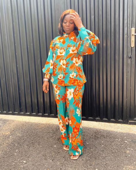 Palazzo and shirt two piece shirt available for pre-order in different prints… Palazzo And Shirt, Ladies Tops Fashion Blouses, Trouser And Top For Ladies, Two Piece Shirt, Bubu Gown Styles, Ankara Dress Designs, African American Fashion, Body Con Dress Outfit, African Fabric Dress