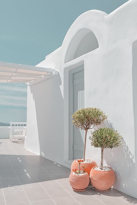 Oia Santorini Greece, Santorini House, Greek Decor, Thasos, Greek Villas, Greek House, Oia Santorini, Mediterranean Garden, Design Exterior