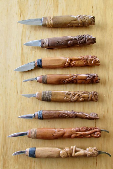 Eight carving knives by RusticJohn with Netsuke inspired handles. The blades are made from guillotine, cut throat razor and circular saw blades. All found material. Wood Carving Knife, Carving Knives, Knife Patterns, Wooden Knife, Handcrafted Knife, Forged Knife, Circular Saw Blades, Wood Carving Tools, Carving Knife