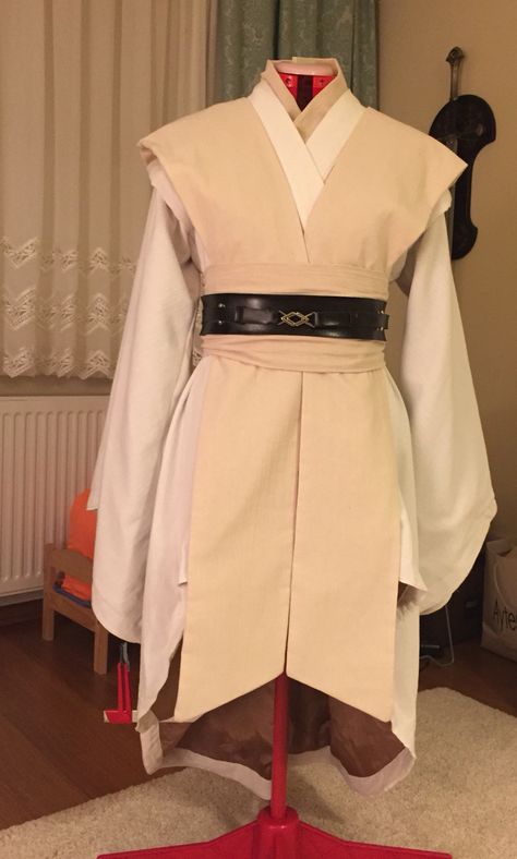 White Jedi Robes, Jedi Robes Women, Jedi Reference, Jedi Wedding, Jedi Costume Diy, Jedi Clothes, Star Wars Inspired Outfits, Jedi Robes, Sci Fi Outfits