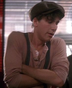 Guys don't hate me...but I just found out that Skittery was 21 when he was in Newsies... Skittery Newsies 1992, Newsies 1992, Messy Mind, Kenny Ortega, Paper Boy, 90s Movies, Saved By Grace, Newsies, X Reader