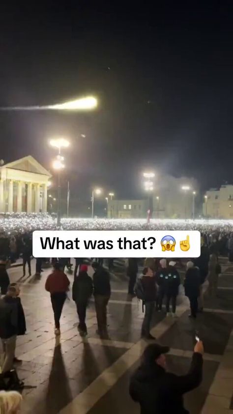 Concerned Citizen (@BGatesIsaPyscho) on X Twin Towers Collapse, Real Video, Large Crowd, Twin Towers, Budapest Hungary, Budapest, Hungary, Real Life, The Past