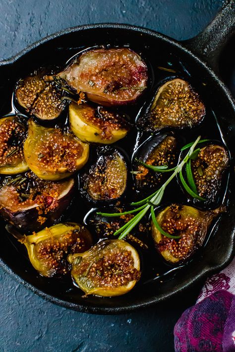 Red Wine Roasted Figs, Baked in Cast Iron with Rosemary Fall Begins, Aphrodisiac Foods, Roasted Figs, Delish Desserts, Fig Recipes, Dinner Plans, Lavender Honey, Cinnamon Toast, Food Favorites