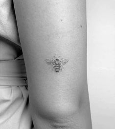 Honey bee tattoo on the back of the right arm. Tattoo On The Back, Honey Bee Tattoo, Targaryen Tattoo, Molecule Tattoo, Chinese Dragon Tattoos, Hamsa Tattoo, Ring Finger Tattoos, Dragon Tattoo For Women, Geometric Tattoos