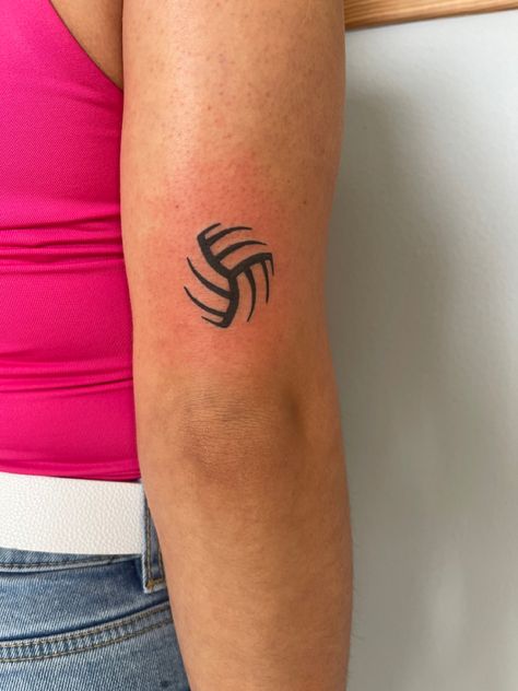 #volleyball #tattoo #girl #volleygirl Volley Tattoo, Volleyball Tattoo Ideas, Volleyball Tattoo, Health Tattoo, Mens Volleyball, Tattoo Girl, Fitness Photos, Feather Tattoo, Simple Aesthetic