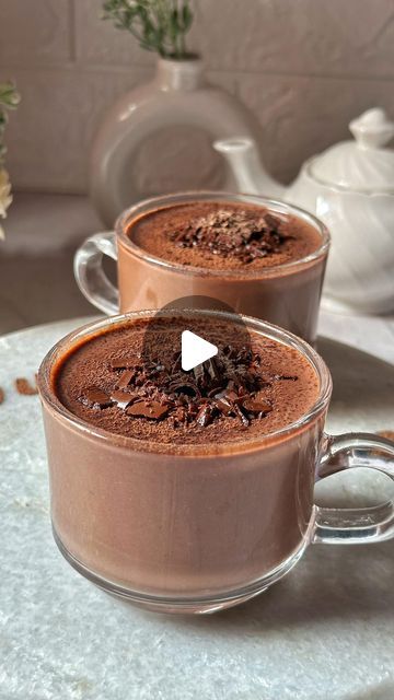 निधि राठौड़ on Instagram: "💕Valentine special😍 Hot Chocolate💕😋 SAVE the video to try the recipe later :)) ➡️ Steps :- 1) In a saucepan take 400 ml milk or 3 cup milk. Bring to heat on a medium-low flame. 2) Mix warm milk with 1 tsp Cornflour. Keep cornflour slurry aside 3) Add 1 tbsp Cocoa powder. Stir continuously to mix well 4) When milk comes to boil add 2 tbsp Sugar 5) Mix and Stir so that the sugar dissolves. 6) Pour in cornflour slurry 7) Stir so that no lump remains. Boil for a minute 8) Finally add dark chocolate and stir continuously until the chocolate melts. 9) When it reaches a smooth consistency, your Hot Chocolate is ready. 10) Serve hot. Enjoy!!❣️ . ➡️ Follow @humbiharsehain 🌼 to get more drooling food videos :)) . #reels #reelsinstagram #reelitfeelit #reelkarofeelkaro Hot Chocolate Recipe With Cocoa Powder, Chocolate Melts, Trending Songs, Warm Milk, Valentine Special, Recipe Of The Day, Melting Chocolate, Cocoa Powder, Chocolate Lovers