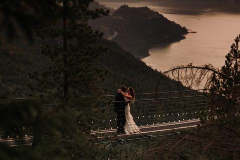 Sea to Sky Gondola – Nicole & Jimmy | Sweetheart Events. Destination wedding at the Sea to Sky Gondola. Bright colours and golden hour dreams come true.  Photo - Jennifer Picard Photography Sea To Sky Wedding, Sea To Sky Gondola Wedding, Sea To Sky Gondola, Sea To Sky Highway, Proposal Planning, Golden Hour Photos, At The Sea, Video Team, Real Couples