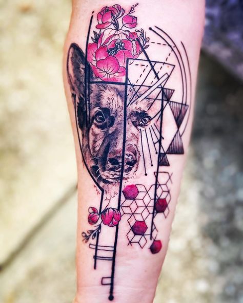 Peonies and geometric shapes with a german shepherd dog Geometric German Shepherd, German Shepherd Tattoo Ideas, German Shepherd Outline, Gsd Tattoo, Geometric Dog Tattoo, German Shepherd Tattoo, Shepherd Tattoo, Puppy Tattoo, Second Tattoo