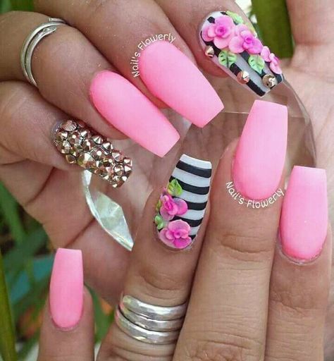 Pin by jazz gon on Decoración 3D | Floral nails, Flower nails, 3d flower nails 3d Nail Art Designs, 3d Flower Nails, Hello Nails, Ombre Acrylic Nails, Nail Swag, Bling Acrylic Nails, Pretty Nail Art, Nail Designs Glitter, Flesh And Blood