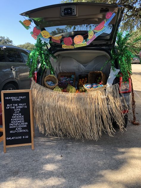 Trunk Or Treat Truck, Trunk Or Treat Decorating Ideas, Church Trunk, Trunker Treat Ideas, Creative Ideas To Make, Trunk Or Treat Ideas, Fruit Love, Big Kahuna, It's The Great Pumpkin