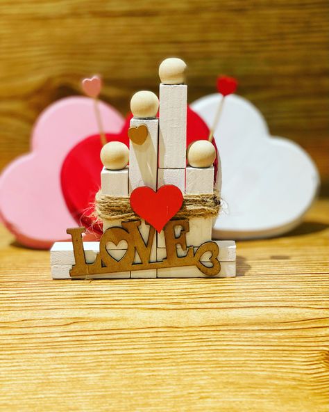 Wood Block Family, Diy Jenga Blocks Ideas, Block Family, Girls Night Crafts, Jenga Blocks, Wood Block Crafts, Dollar Store Diy Projects, Diy Spring Wreath, Diy Blocks