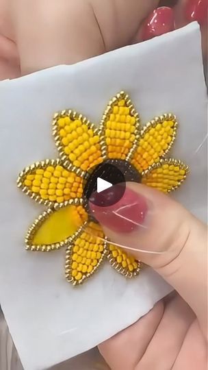 Unicorn Hairband, Sunflower Beads, Beaded Sunflower, Brooch Ideas, Sunflower Mosaic, Beaded Flowers Patterns, Sunflower Pattern, The Embrace, Black Eyed Susan