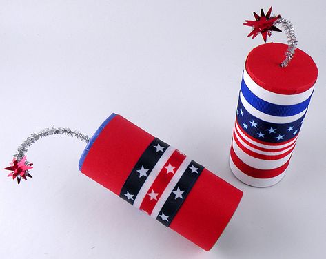 Safe firecracker favors filled with bubble wrap. Fourth Of July Crafts For Kids, Fourth Of July Decorations, 4th July Crafts, Toilet Paper Crafts, Fourth Of July Food, Fourth Of July Decor, Patriotic Crafts, Toilet Paper Roll Crafts, Paper Roll Crafts