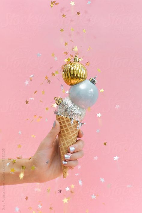 Fun Ice Cream, Ice Cream Christmas, Christmas Ice Cream, Ice Cream Photography, Ice Cream Party, Christmas Toys, Pink Background, Pink Christmas, Pink Aesthetic