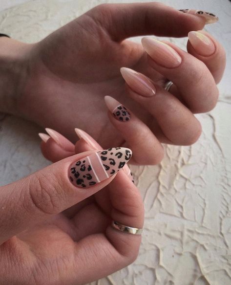 Aesthetic Spring Nails, Almond Nail Designs, Shiny Nails Designs, Nails Design Ideas, Edgy Nails, Minimal Nails, Simple Acrylic Nails, Aesthetic Spring, Leopard Nails