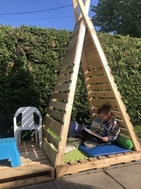 I made a reading teepee out of five recycled wood pallets for my son and he spends all his evenings in it. #woodworking #pallets #woodpallet #recycled #teepee #kids #playhouse Ideas Using Pallets, Pallet Sheds, Wooden Teepee, Pallet Kids, Repurposed Pallet Wood, Pallet Furniture Ideas, Pallet Home Decor, Pallet Shed, Play Area Backyard