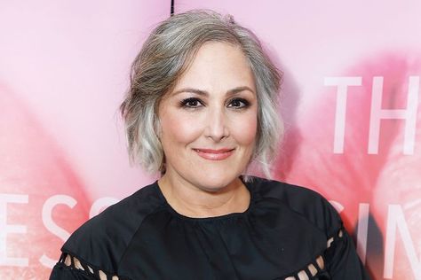 Ricki Lake Shared a Dramatic Before-and-After Image of Her 'Debilitating' Hair Loss Ricki Lake, Lake Hair Styles, Show Queen, Natural Hair Regrowth, Best Hair Oil, Hair Care Brands, Coconut Oil Hair, Hair Regrowth, Promotes Hair Growth