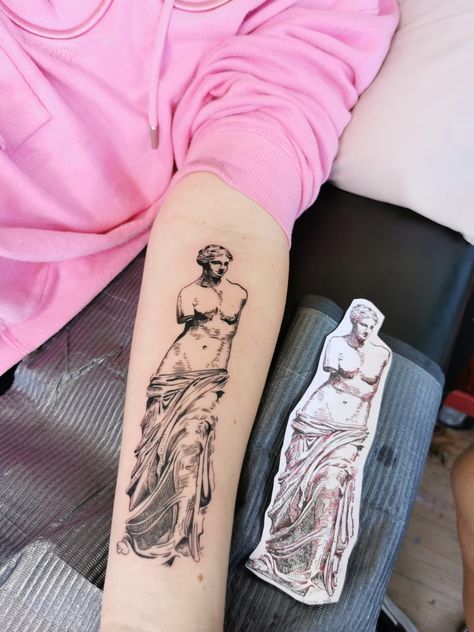 Tattoo art Aphrodite Tattoos, Greek Goddess Tattoo, Aphrodite Tattoo, Roman Bust, Venus Tattoo, Simple Tattoos For Guys, Statue Tattoo, Wicked Tattoos, Goddess Tattoo