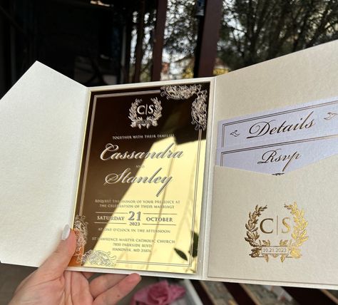 Mirror Acrylic Wedding Invitations, White And Gold Invitations, Gold Quinceanera Invitations, White And Gold Wedding Invitations, Mirror Invitations, Luxury Wedding Favors, Plexiglass Wedding Invitations, Gold And Silver Wedding, Plexiglass Invitations