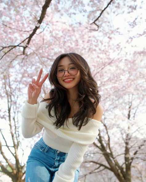 Spring in full bloom 🌸🌼🌷🌿 📷🩷@kylesensei Full Picture Poses, Spring Poses Photo Ideas, Full Photo Poses, Hangtw Instagram, Comfort Youtubers, Hang Nguyen, Instagram Photo Ideas Posts, Photoshoot Inspo, April 12