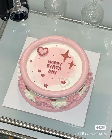 Aesthetic Cakes Simple, Simple Aesthetic Birthday Cakes Pink, Xiaohongshu Cake, Kpop Cake Design, Birthday Cake Korean, Korean Birthday Cake, Kue Disney, Gökkuşaği Pasta, Coquette Cake