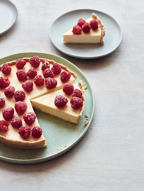 Mary Berry's Lemon Posset Tart with Fresh Raspberries - The Happy Foodie Mary Berry Lemon Tart, Lemon Posset Recipe, Posset Recipe, Lemon Posset, British Biscuits, Lemon Tart Recipe, Mary Berry Recipe, Easy Dessert Recipes, Buns Recipe