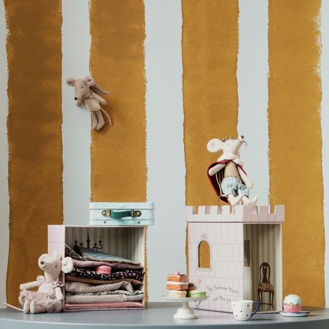 Maileg Aps on Instagram: “Princess and the pea⠀⠀⠀⠀⠀⠀⠀⠀⠀ ⠀⠀⠀⠀⠀⠀⠀⠀⠀ .⠀⠀⠀⠀⠀⠀⠀⠀⠀ .⠀⠀⠀⠀⠀⠀⠀⠀⠀ .⠀⠀⠀⠀⠀⠀⠀⠀⠀ .⠀⠀⠀⠀⠀⠀⠀⠀⠀ .⠀⠀⠀⠀⠀⠀⠀⠀⠀ .⠀⠀⠀⠀⠀⠀⠀⠀⠀ #maileg #mailegworld…” Maileg Dollhouse, Fairy Mouse, The Younger Sister, Golden Wings, Princess And The Pea, Younger Sister, Baby Decor, Little Sisters, Beige Color