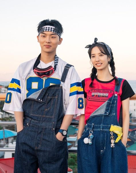 Choi Hyun Wook, Looks Hip Hop, Korean Couple Photoshoot, Fashion Design Books, Vintage Nike Sweatshirt, 90s Inspired Outfits, 90s Outfit, Korean Couple, Korean Girl Fashion