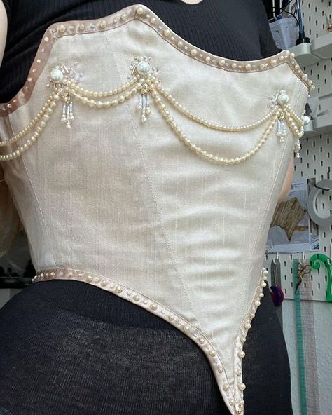 Simone Maria on Instagram: "I decorated my 1896 silk corset bodice with pearls and beads along the edges ✨ I might add more pearls later, but it will depend on the style of the skirt 😊 This project is made in collaboration with @muse.opheliaelysian who inspired me to start this project, and has helped me throughout the creative process ✨ #historicalcorsets #corset #corsetry #silk #historical #historicalcostume #historicalcostuming #19thcentury #18thcentury #pearls #1890sfashion #1890s #sewing # Pearl Bodice, Pearl Corset, Heart Corset, Corset Aesthetic, Make A Corset, Beaded Corset, Silk Corset, Corset Fashion, Corset Bodice