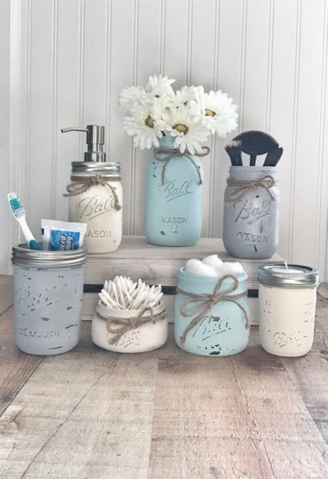 Whether for Christmas or birthdays, let the charming southern staple inspire a gift for your friend who loves all things rustic. Mason Jar Bathroom Organizer, Mason Jar Bathroom, Bad Set, Cute Diy Room Decor, Wine Bottle Diy Crafts, Mason Jar Crafts Diy, Wine Bottle Diy, Mason Jar Gifts, Mason Jar Lighting