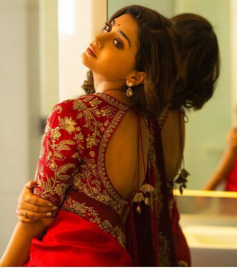 Shriya Saran in a red jayanti reddy saree at new movie launch 2 Suits Neck Designs, Latest Blouse Designs, Blouse Designs High Neck, Jayanti Reddy, Ladies Suits, Blouse Designs Catalogue, India Clothes, New Saree Blouse Designs, Backless Blouse Designs