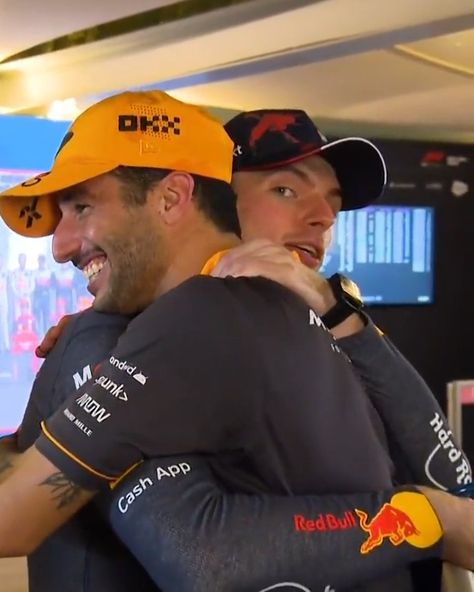 Formula 1 on Twitter: "Sometimes only a hug will do! 🤗 #AbuDhabiGP #F1 (🎥 Viaplay) https://t.co/8i9OKVZHsh" / Twitter Daniel Ricciardo And Max Verstappen, Blue Hairstyles, Formula 1 Girls, Daniel Riccardo, Danny Ric, Danny Boy, Daniel Ricciardo, Formula 1 Car, Michael Schumacher