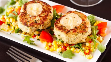 Legal Seafood's Crab Cakes Crab Cake Meal Ideas, Crab Cake Sides, Crab Cake Sauce, Crab Cake Recipes, Red Birthday Cakes, Maryland Crab Cakes, Nursing Cake, Whiskey Cake, Inside Cake