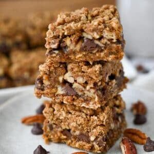 Gluten-Free Oatmeal Carmelita Bars - Amee's Savory Dish Is Oatmeal Gluten Free, Gluten Free Carmelitas, Gluten Free Oatmeal Bars, Carmelita Bars, Gluten Free Oatmeal, Salted Caramel Sauce, Gf Desserts, Oatmeal Bars, Nutrition Labels