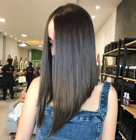 Triangle Haircut, One Length Haircuts, One Length Hair, Long Bobs, Haircuts For Medium Length Hair, Trendy Products, Long Bob Haircuts, Haircuts For Medium Hair, Haircuts Straight Hair