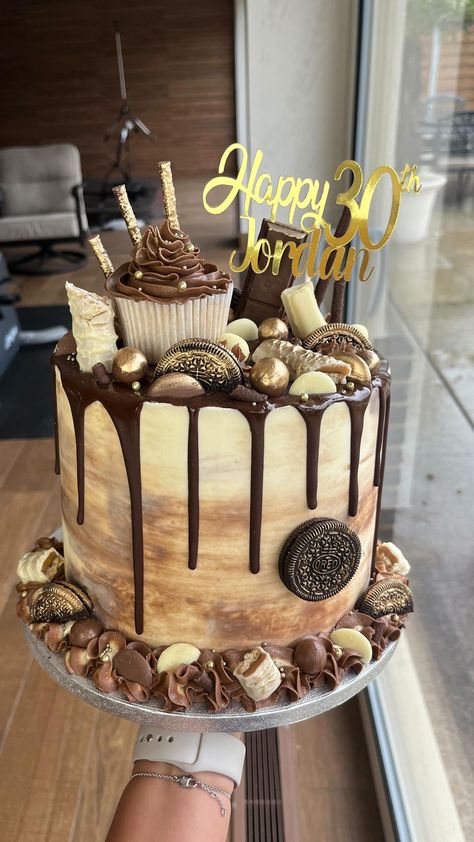 baked.by.yasmin on Instagram: 👏🏼 The Classic Chocolate Drip Cake 👏🏼 Absolutely cannot beat a chocolate sponge with chocolate buttercream filling, stacked with a tonne… Vanilla And Chocolate Cake Decorating, Stacked Birthday Cakes, Chocolate Bar Cake Ideas, Chocolate 30th Birthday Cake, Chocolate Lovers Birthday Cake, 18th Birthday Chocolate Cake, Chocolate Loaded Cake, Drip Cake Designs, Aesthetic Chocolate Cake