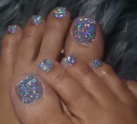 Amazing sparkle Toes Glitter Toe Nails, Gel Pedicure, Toe Nail Color, Pretty Toe Nails, Cute Toe Nails, Pedicure Designs, Winter Chic, Toe Nail Designs, Pedicure Nail Art