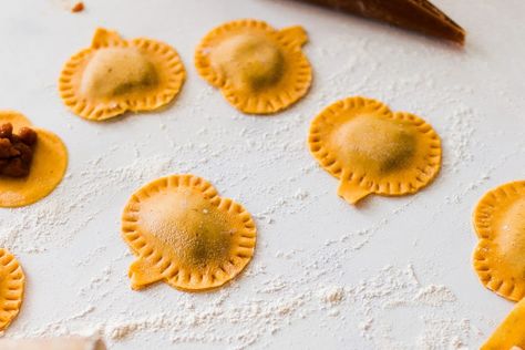 Pumpkin Ravioli Recipe, Recipe With Pumpkin, Cooking Fresh Pasta, Ravioli Dough, Pasta Dough Recipes, Pumpkin Ravioli, Pumpkin Filling, Savory Pumpkin, Pumpkin Cutouts