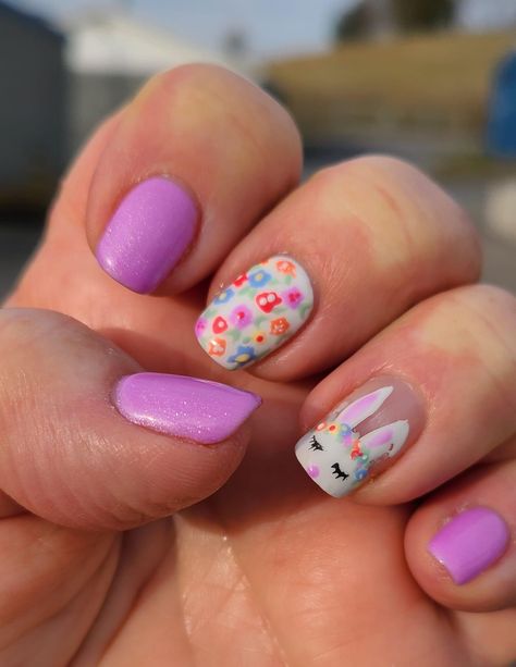 Disney Easter Nails, Easter Bunny Gel Nails, Easter Bunny Nails Design Spring, Easter Inspired Nails, Bunny And Carrot Nails, Easter Peeps Nail Art, Easter Chick Nail Art, Easter Nail Art Designs, Gucci Nails