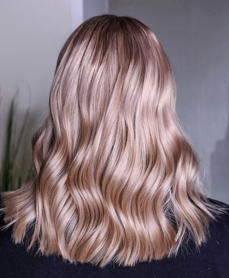 We can't get enough of this vintage blush color. 🌸 @harriakerberg and @akaluova masterfully combined #OpalEssence and Color Fresh Create shades to create this look. Champagne Hair Color, Champagne Blonde Hair, Champagne Hair, Blush Hair, Pink Blonde Hair, Strawberry Blonde Hair Color, Hair Color Pastel, Strawberry Blonde Hair, Dark Blonde Hair