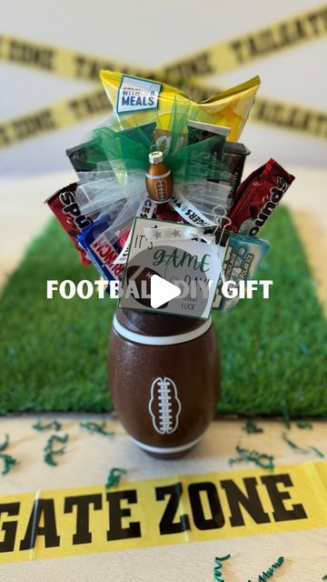 Felicia Pettit | CREATING PARTIES & GIFTS on Instagram: "🏈 Game Day Gift Idea🏈   This DIY football-themed gift is perfect for any sports fan, and your favorite football player! Using football containers, candy, and a personalized team ribbon, you’ll score big points with this creative present.🎁   Don’t forget the bow🎀…tulle + ribbon + your team mascot = game day perfection!   Make one for your next tailgate, football player, or game day🏈🏈  ✨comment GAME DAY for links   Make Everyday a Celebration 🎉   #DIYGiftIdeas #diy #gift #giftideas #Tailgate #bow #FootballParty #gameday #football #footballgifts #partyideas #amazon #affiliate #crafting #craftingideas" High School Football Decorations Ideas, Flag Football Coach Gift Ideas, Football Team Gifts High School, Flag Football Senior Night, Diy Football Trophy, Football Centerpiece Ideas Dollar Stores, Football Team Goodie Bag Ideas, Football Team Mom Gift Ideas, Football Display Ideas