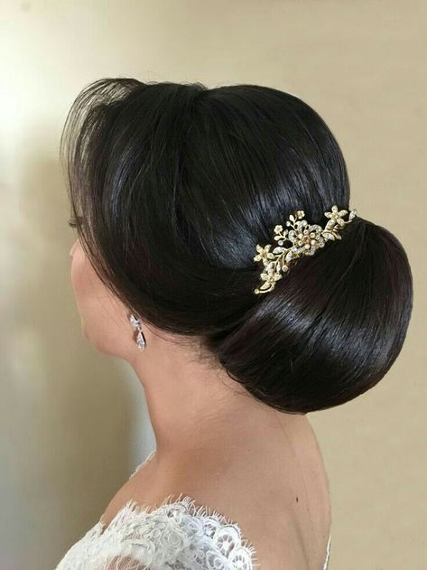 Heir Stayl, Elegant Chignon, Holiday Updo, Arab Art, Hair Style On Saree, Bridal Hair Buns, Hairdo Wedding, Wedding Sari, Hair Buns