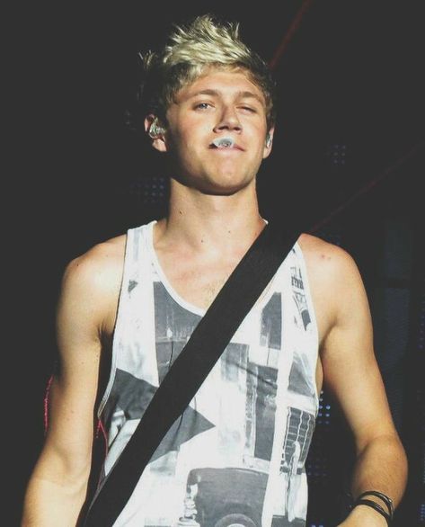 Frat Boy Niall Horan, Frat Boy Niall, Niall Horan Baby, Gambar One Direction, One Direction Niall, Hello Lover, One Direction Photos, Irish Princess, Irish Boys