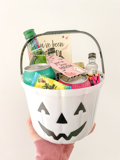 Halloween booze buckets Halloween Booze Basket, Boozed Halloween Basket Ideas, Halloween Bucket Drinks, Halloween Booze, You've Been Boozed, Alcohol Gift Baskets, Halloween Alcohol, Pumpkin Paint, Bucket Gifts