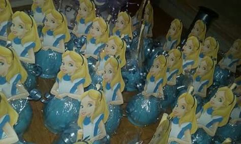 Alice In Wonderland Candy Apples for an Alice Party Wonderland Cake, Alice In Wonderland Cakes, Wonderland Alice, Wonderland Birthday, Alice In Wonderland Birthday, Tea Parties, Candy Apples, 1st Birthday Parties, Alice In Wonderland