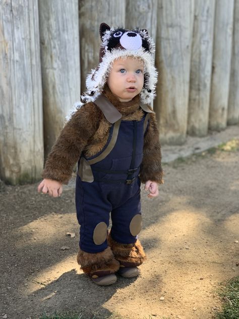 Rocket Raccoon Costume, Rocket Costume, Raccoon Costume, Marvel Halloween Costumes, Family Halloween Costume Ideas, Family Halloween Costume, Diy Rocket, Rocket Raccoon, Child Photography