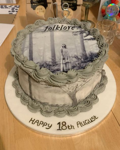 taylor swift folklore cake Taylor Swift Themed Cake 16, Evermore Cake Taylor Swift, Folklore Birthday Cake, Evermore Cake, Folklore Cake, Bolo Taylor Swift, Debut Themes, Sugar Free Pastries, Debut Cake